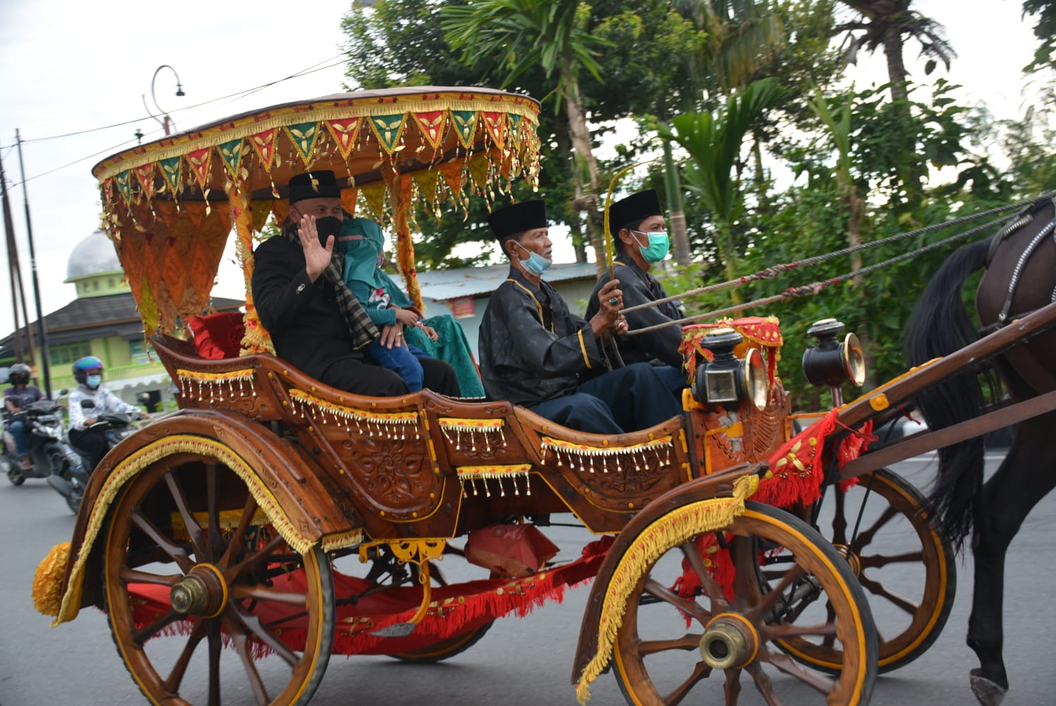 Mahyeldi dilepas Pemkot Padang dengan Arak-arakan Babendi