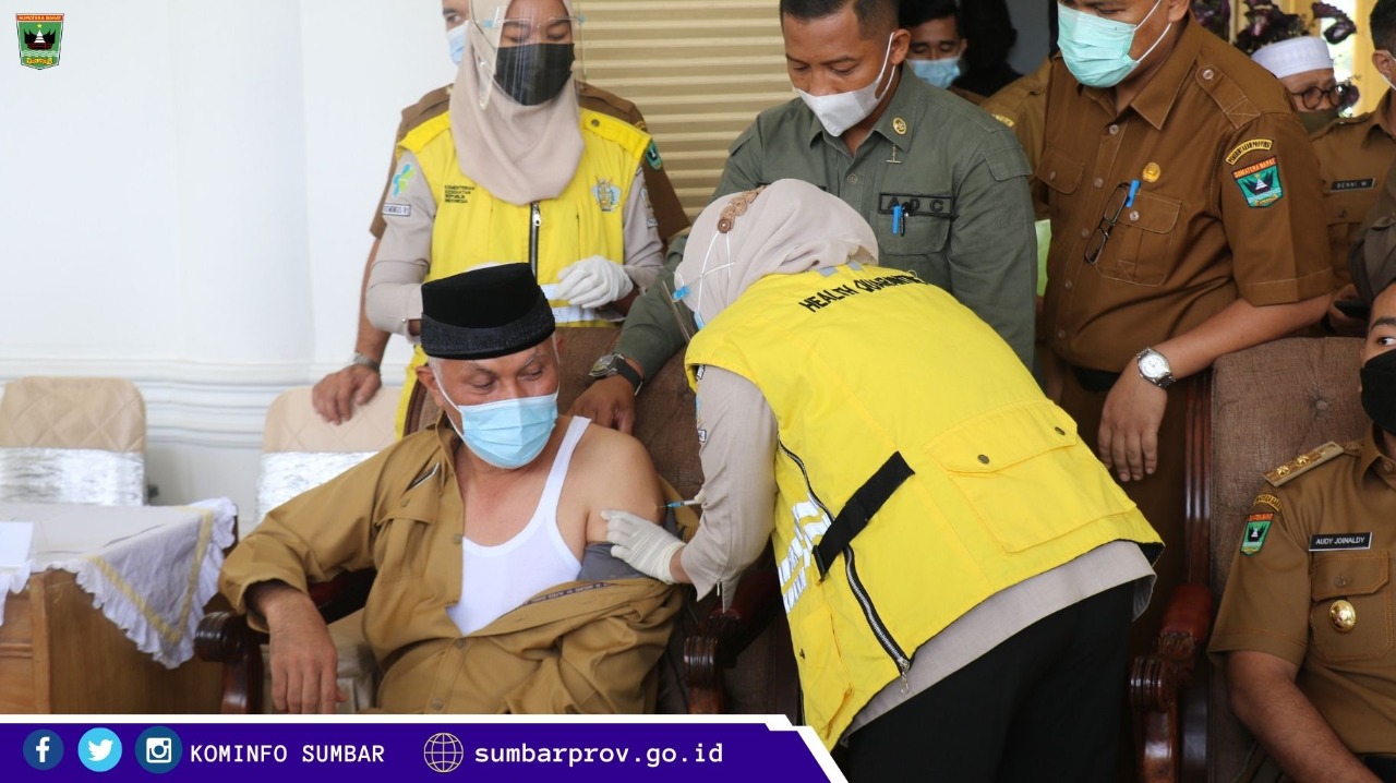 Setelah Divaksin, Gubernur Sumbar Yakinkan Vaksin Sebagai Solusi Atasi Covid-19