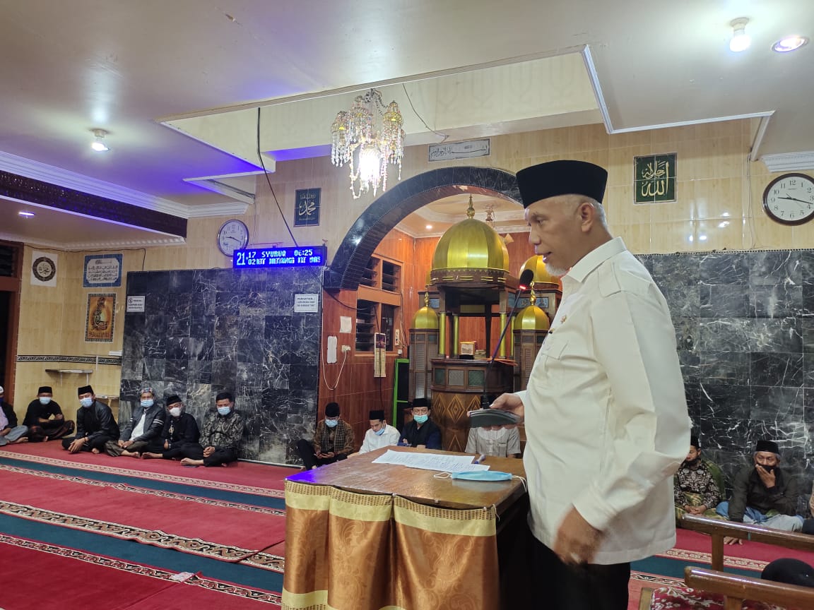 Gubernur Sumbar Memberikan Tausiyah Isra\' Mi\'raj di Masjid Nurul Ihsan Nagari Pandai Sikek.