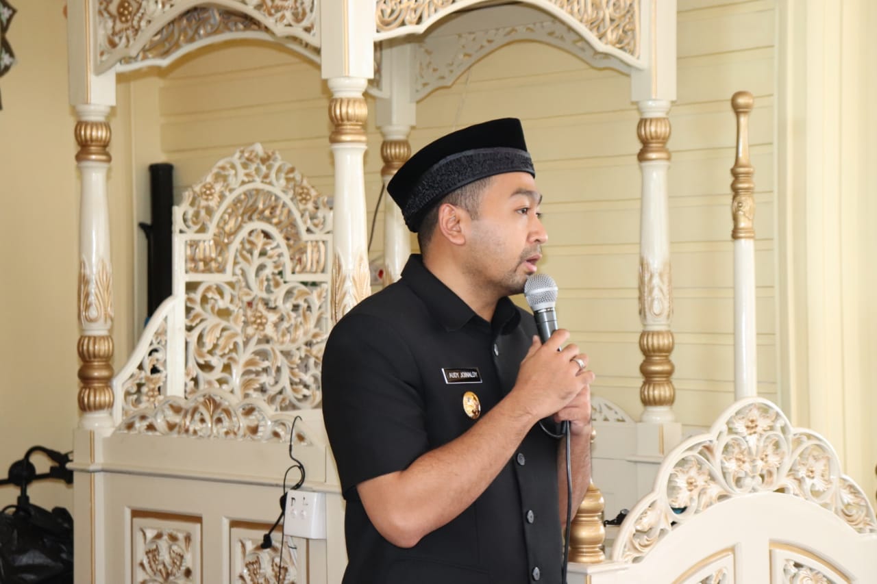 Usai Sholat Jum\'at di Masjid Al-Rasul Wagub Sumbar Ajak Masyarakat Saling Bahu-membahu Untuk Kemajauan Sumbar.