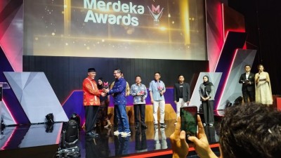 Berhasil Bina Desa Wisata, Gubernur Mahyeldi Terima Penghargaan Merdeka Award 2023