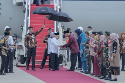 Wapres RI KH. Ma'ruf Amin Kunjungan Kerja ke Sumbar, Kedatangannya Disambut Langsung oleh Gubernur Mahyeldi Beserta Forkopimda Prov Sumbar