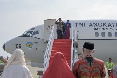 Gubernur Mahyeldi Beserta Istri Lepas Keberangkatan Wapres RI, Setelah 2 Hari Kunker di Sumbar