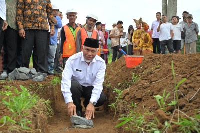 Peletakan Batu Pertama SMK Kesehatan Akabiluru, Gubernur Mahyeldi Minta Kualitas Lulusan Kejuruan Terus Dipacu