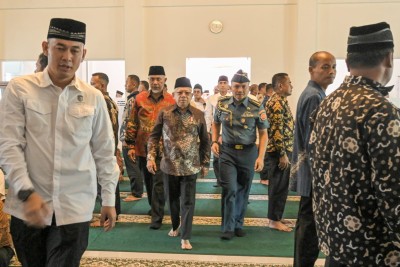 Wapres RI dan Gubernur Mahyeldi Sholat Jum'at Bersama di Masjid Baitul Auliya Komplek Kantor Gubernur Sumbar