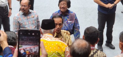 Gubernur Mahyeldi Menerima SK TORA dari Presiden RI saat Puncak Acara Festival LIKE KLHK