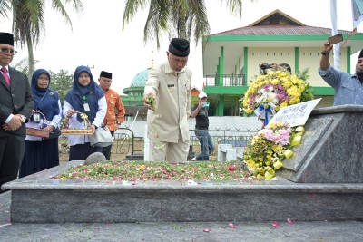 Gubernur Mahyeldi Sebut Sumbangsih Dr. M. Djamil Sangat Layak Diganjar Gelar Pahlawan Nasional