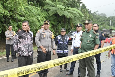 Tinjau Kerusakan Jalan Sumbar-Riau Pascalongsor, Gubernur Mahyeldi : Butuh Perbaikan Secepat Mungkin