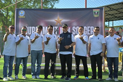 Gubernur Sumatera Barat Mahyeldi Ansharullah Membuka Turnamen Mini Soccer untuk Memperingati Hari Anti Narkoba