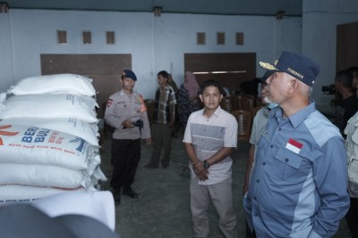 Gerak Cepat untuk Warga, Gubernur Mahyeldi Pastikan 104,7 Ton Beras Sudah Dikirim ke Sikakap, Pagai Utara, dan Pagai Selatan